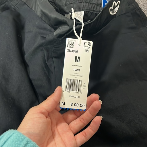 Adidas Relaxed Fit - Picture 4 of 4